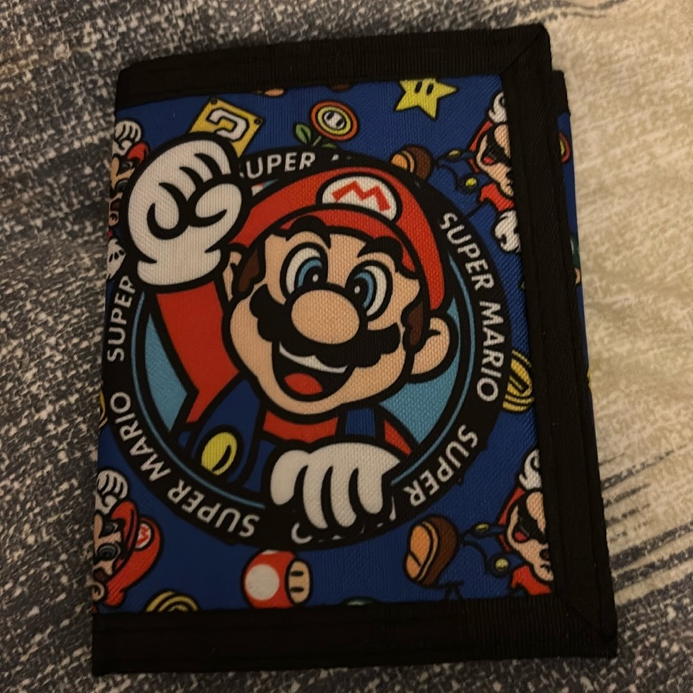 Super Mario Brothers trifold Wallet New